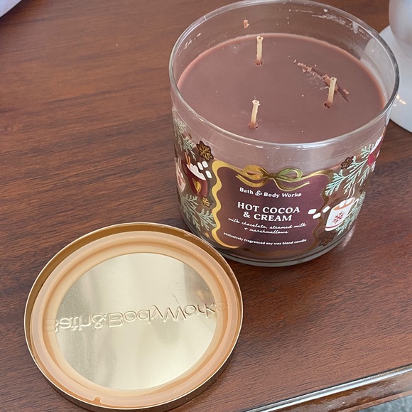 Bath & Body Works Hot Cocoa & Cream Candle with Bunny Holder - Picture 3 of 6